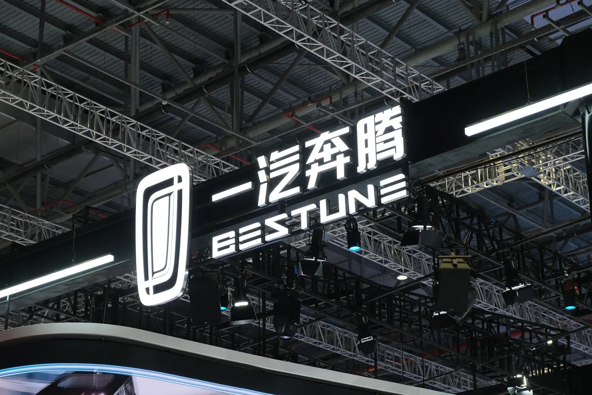 Chińczycy rzucają rękawicę. Bestune B70 wjeżdża do polskich salonów