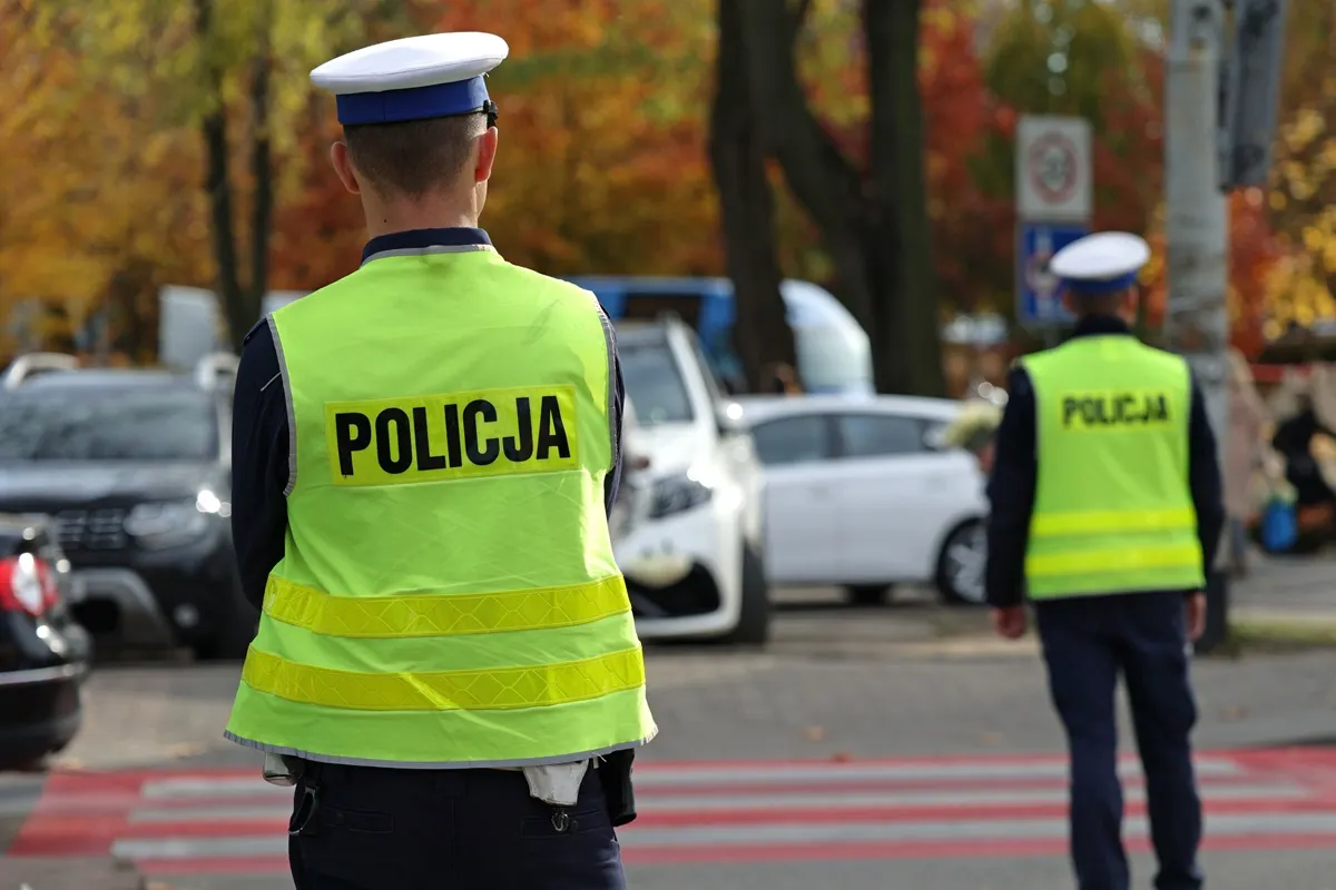 Akcja „Znicz” 2025: policja apeluje o ostrożność. Zmiany i utrudnienia
