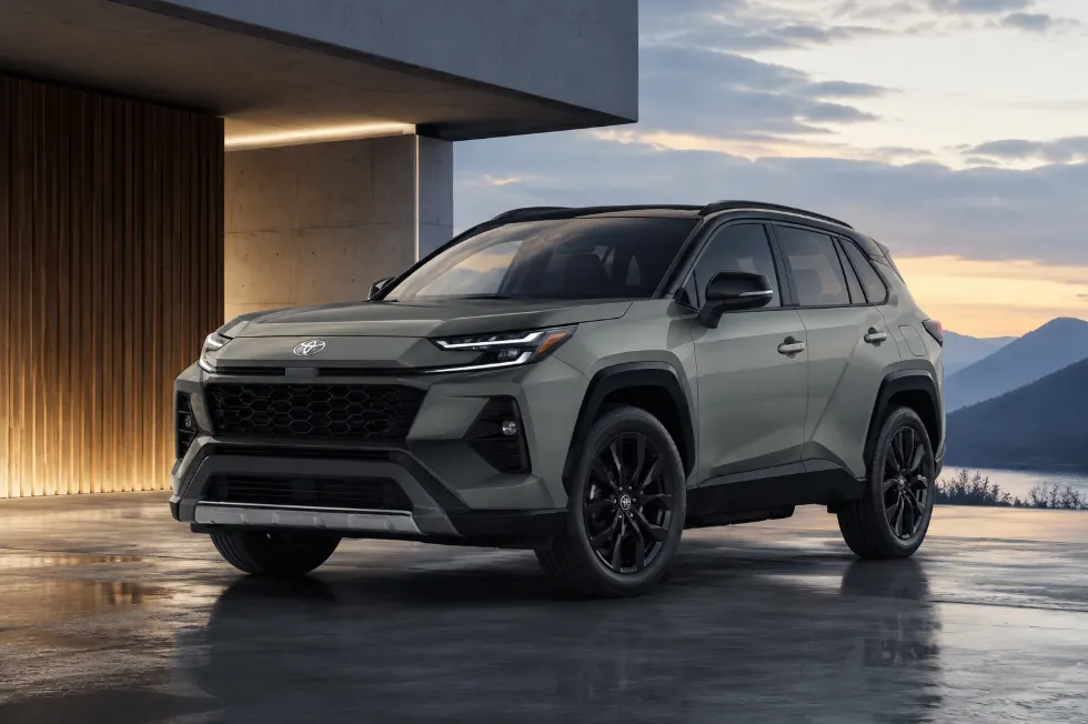 Nową Toyotę RAV4 można już zamawiać. Znamy silniki i wyposażenie. Czy warto?