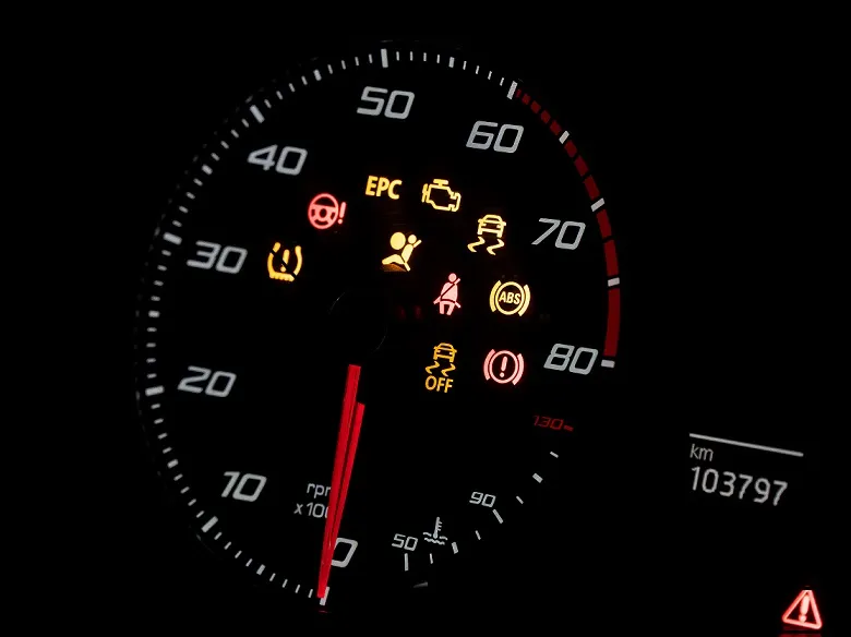 Kontrolki w samochodzie - co oznaczają?