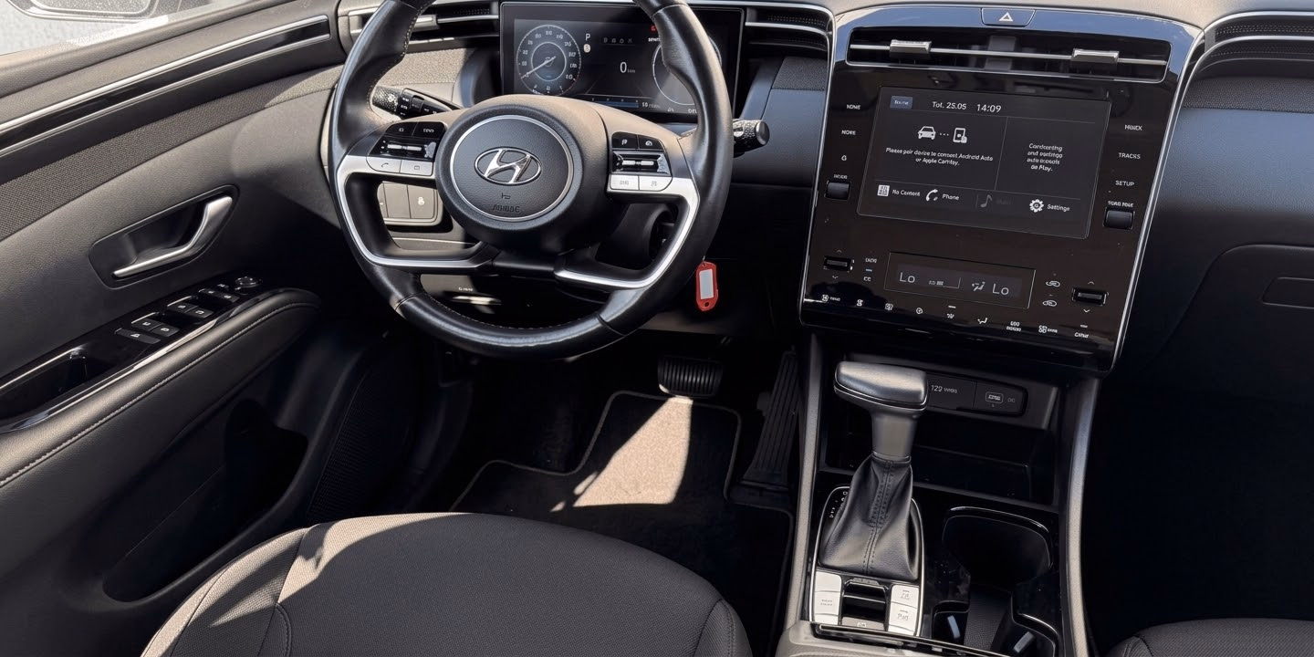 hyundai tucson wnętrze samochodu