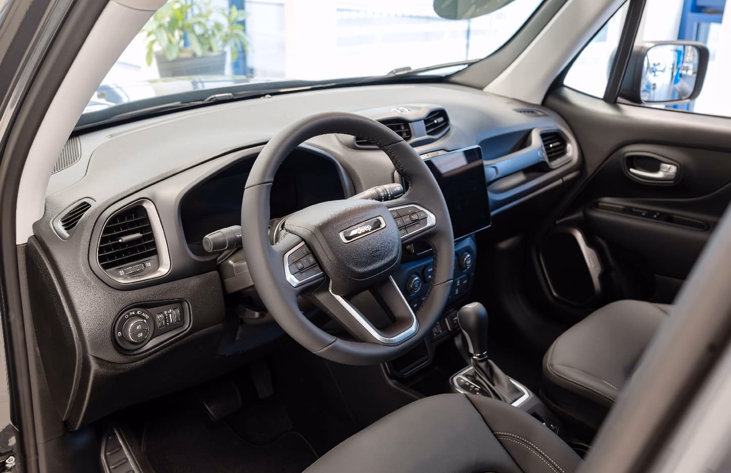 Jeep Renegade – wnętrze i kokpit