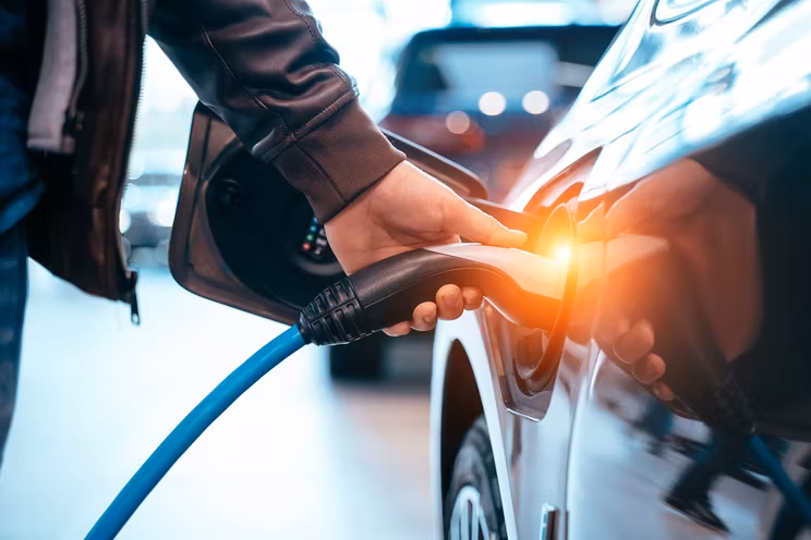Ostatni dzwonek na tańszego elektryka? Ile pieniędzy jeszcze w puli i jak zwiększyć szansę na dofinansowanie 2025?