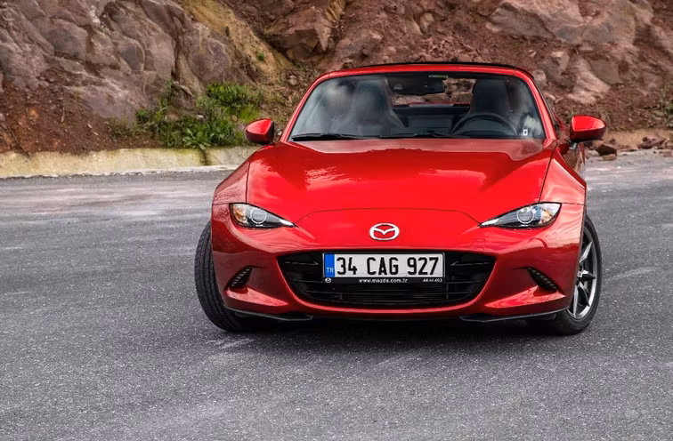 Mazda MX-5 Roadster – generacje, silniki i dane techniczne