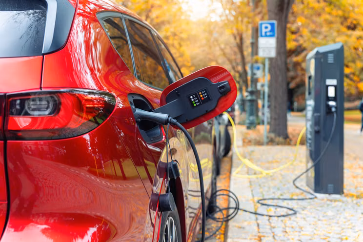 Najtańsze samochody elektryczne. Ranking 10 modeli, które kupisz w Polsce