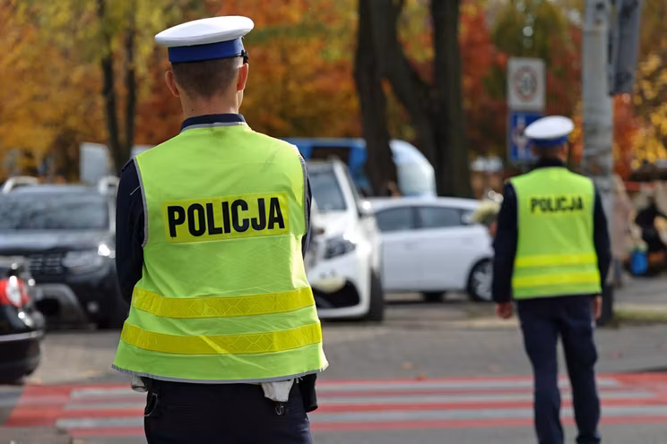 Akcja „Znicz” 2025: policja apeluje o ostrożność. Zmiany i utrudnienia