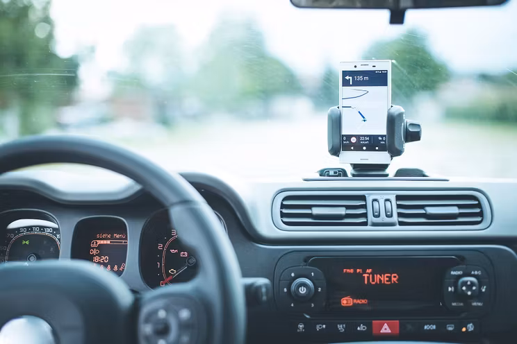 Jaka nawigacja samochodowa na telefon? Porównanie najlepszych aplikacji GPS na smartfona