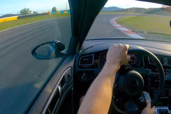 Adam Kornacki i jego motoryzacyjna kariera. Od wyścigów po programy telewizyjne