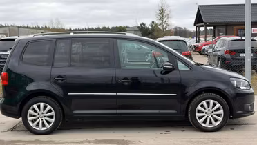 VOLKSWAGEN Touran