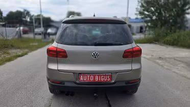 VOLKSWAGEN Tiguan