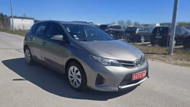 TOYOTA Auris