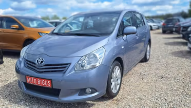 TOYOTA Verso