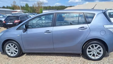 TOYOTA Verso