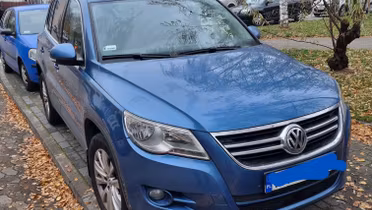 VOLKSWAGEN Tiguan