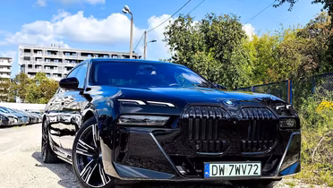 BMW i7