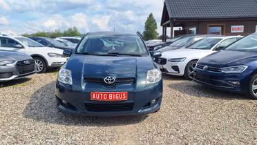 TOYOTA Auris
