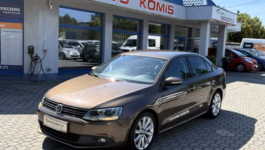 VOLKSWAGEN Jetta