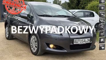 TOYOTA Auris
