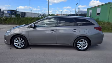 TOYOTA Auris