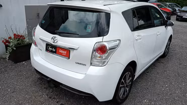 TOYOTA Verso
