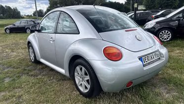 VOLKSWAGEN New Beetle