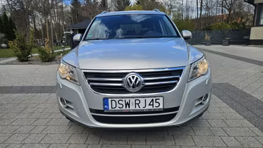 VOLKSWAGEN Tiguan