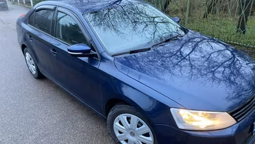 VOLKSWAGEN Jetta