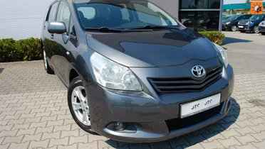 TOYOTA Verso