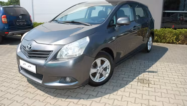 TOYOTA Verso