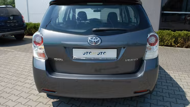 TOYOTA Verso