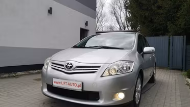 TOYOTA Auris