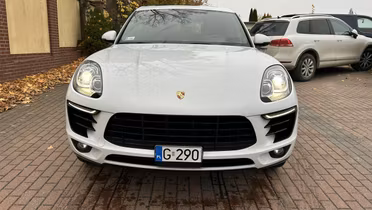 PORSCHE Macan