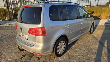 VOLKSWAGEN Touran