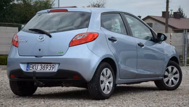 MAZDA 2