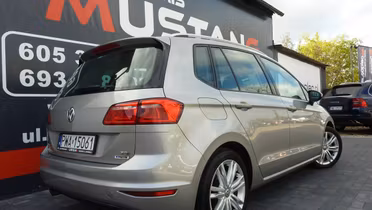 VOLKSWAGEN Golf Sportsvan