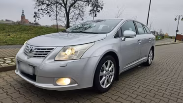 TOYOTA Avensis