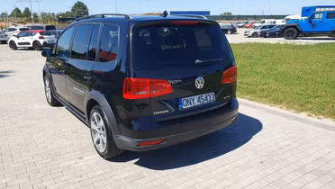 VOLKSWAGEN Touran