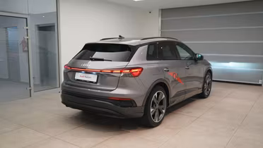 AUDI Q4