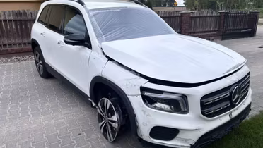 MERCEDES-BENZ GLB