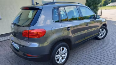 VOLKSWAGEN Tiguan
