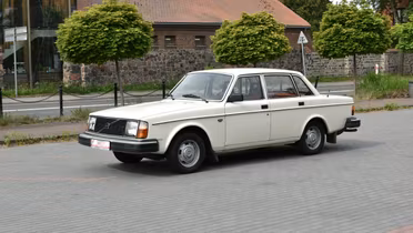 VOLVO 240