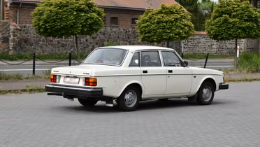 VOLVO 240