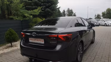TOYOTA Avensis