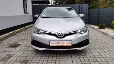 TOYOTA Auris