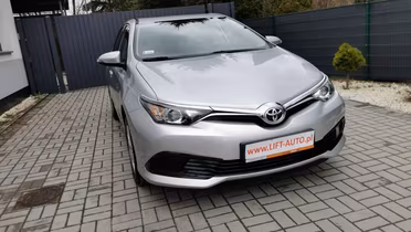TOYOTA Auris