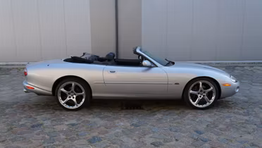 JAGUAR XK8