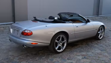 JAGUAR XK8