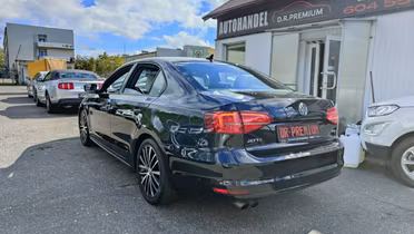 VOLKSWAGEN Jetta