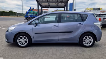 TOYOTA Verso