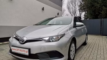 TOYOTA Auris